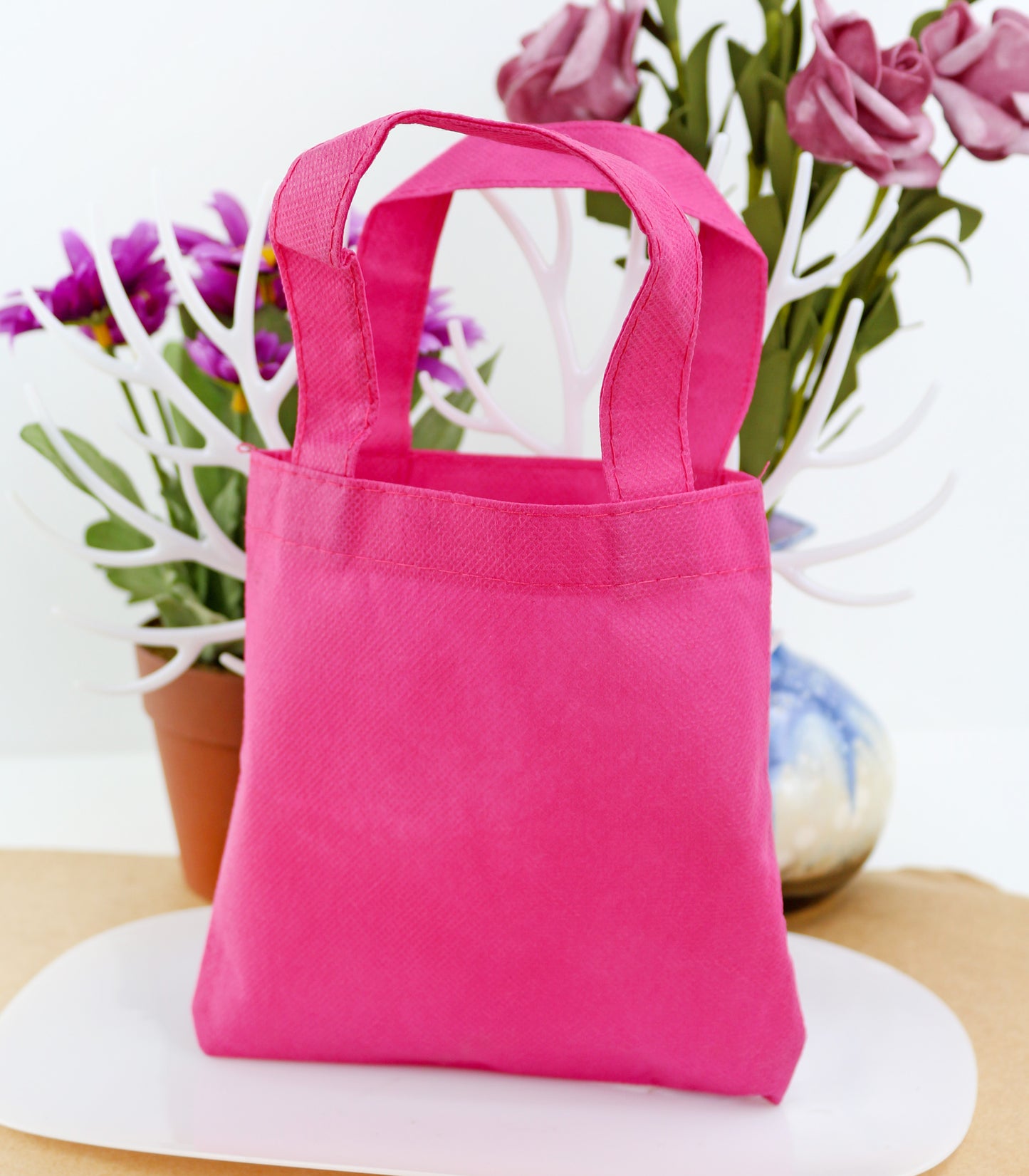 Colored non-woven handbag