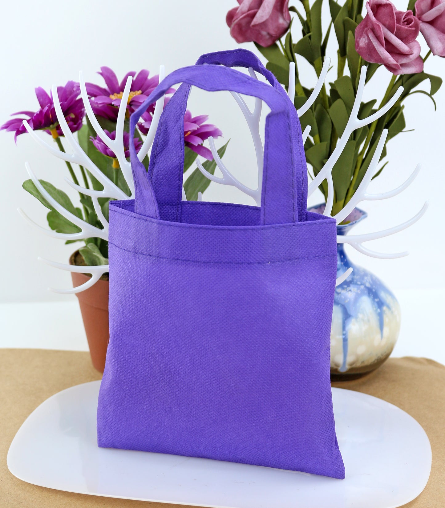 Colored non-woven handbag